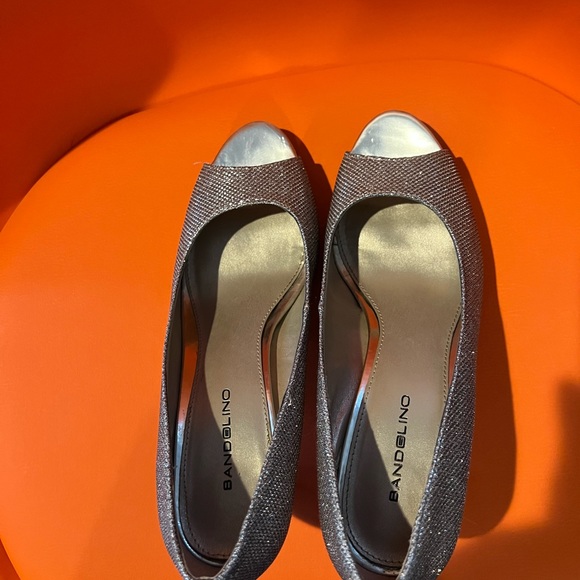 Bandolino peep toe silver shoes - Picture 7 of 9